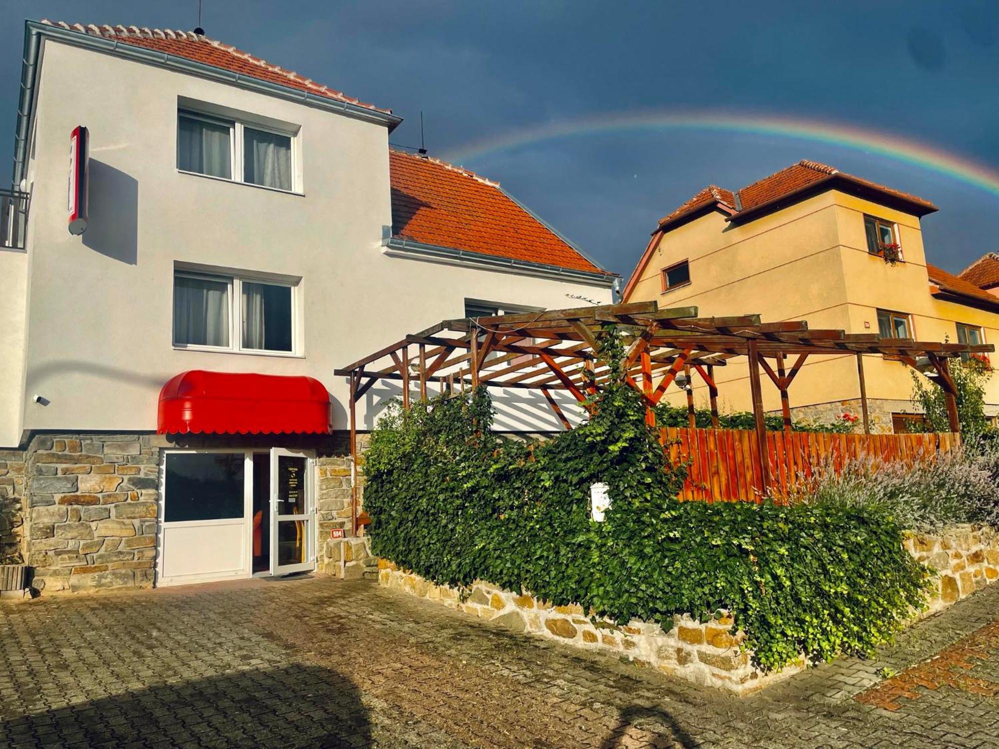 Penzion Fontana Hotel Namest nad Oslavou Luaran gambar